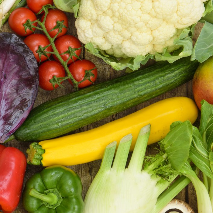 Tomaten, Blumenkohl, Gurke, gelbe Zucchini